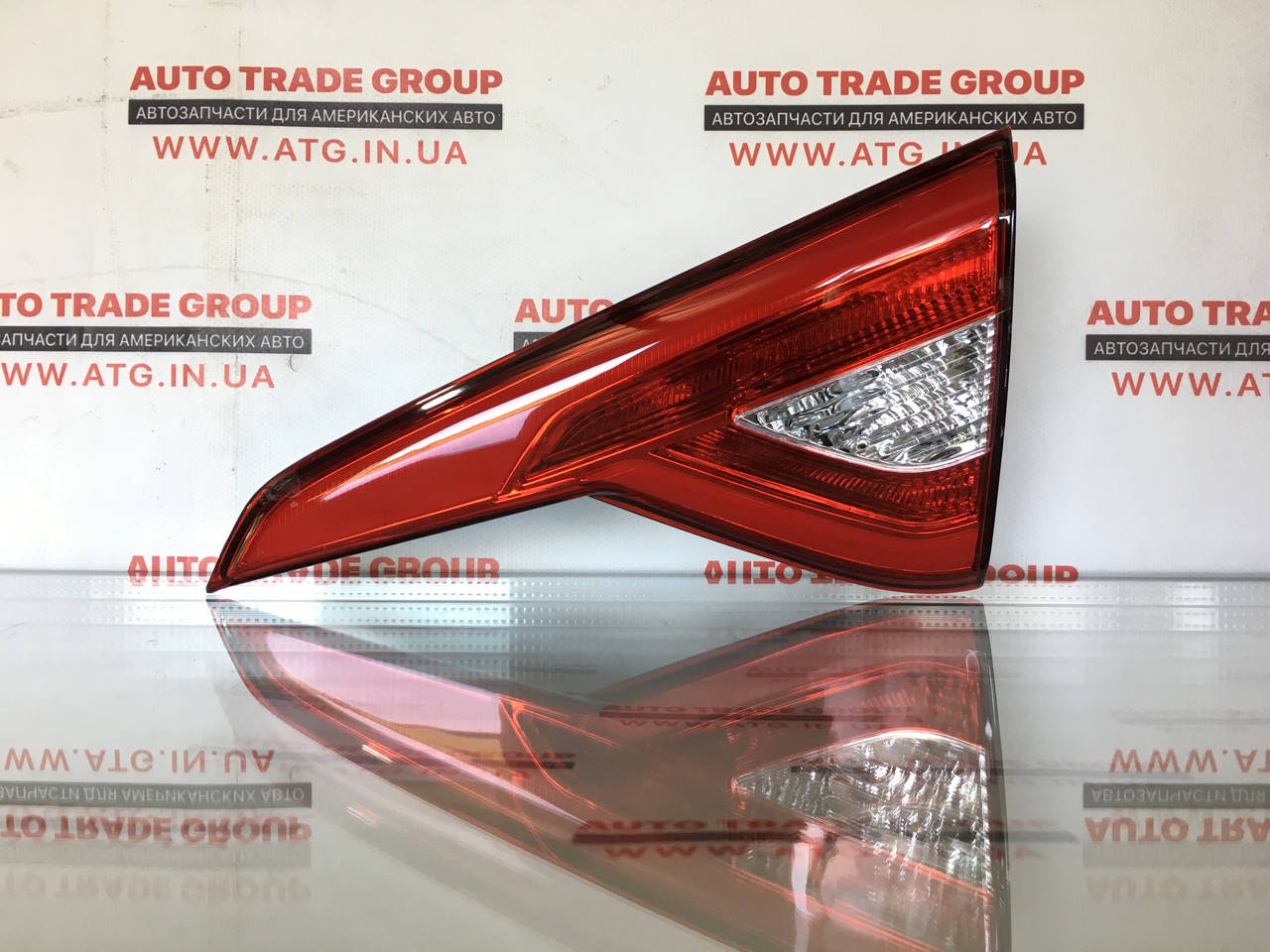 

Фонарь внутренний галоген правый SONATA 2016 неоригинал 92404-C2000