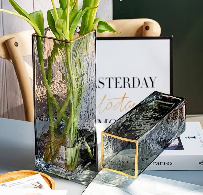 

Ваза стеклянная Белый лед D:8cm H:30cm