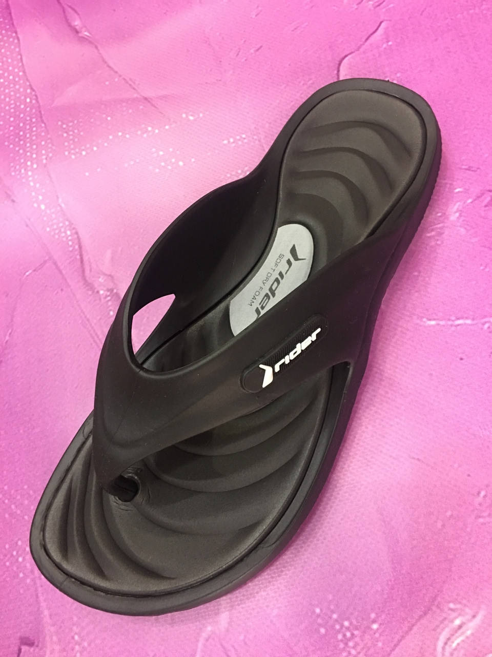 

Мужские шлёпанцы Rider,классическая модель только 42(26,8см) маломерки на один размер., Черный