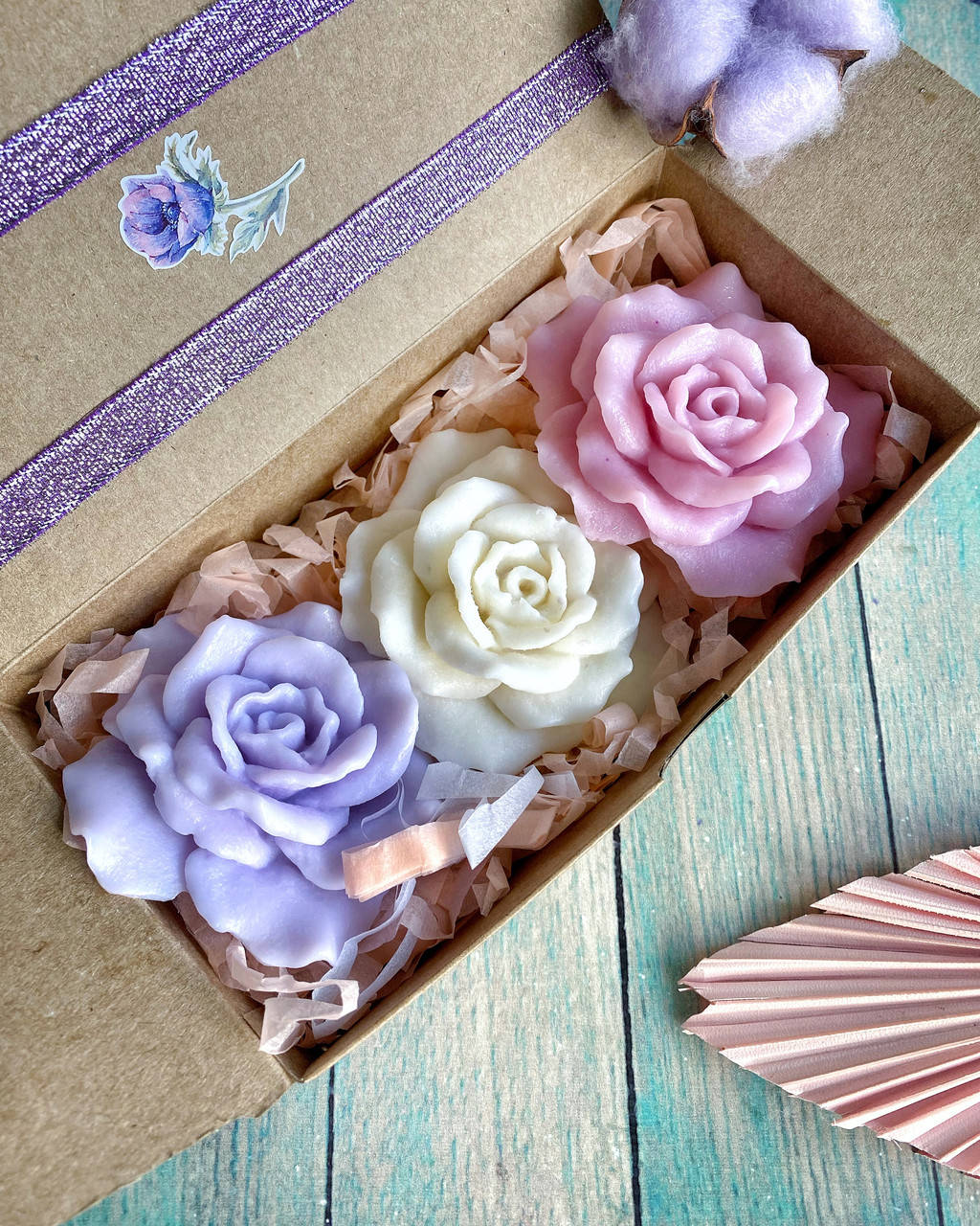 

Набор мыла в подарочной коробке "Three Roses"