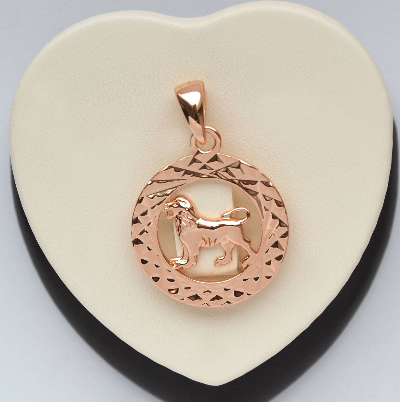 

Кулон Знак зодиака Лев с алмазным гранением покрытие золотом 18к.