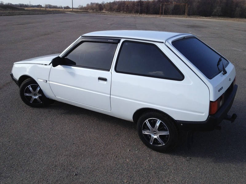 

Дефлекторы окон ЗАЗ 1102 Таврия (скотч) AV-Tuning. Ветровики на Таврию