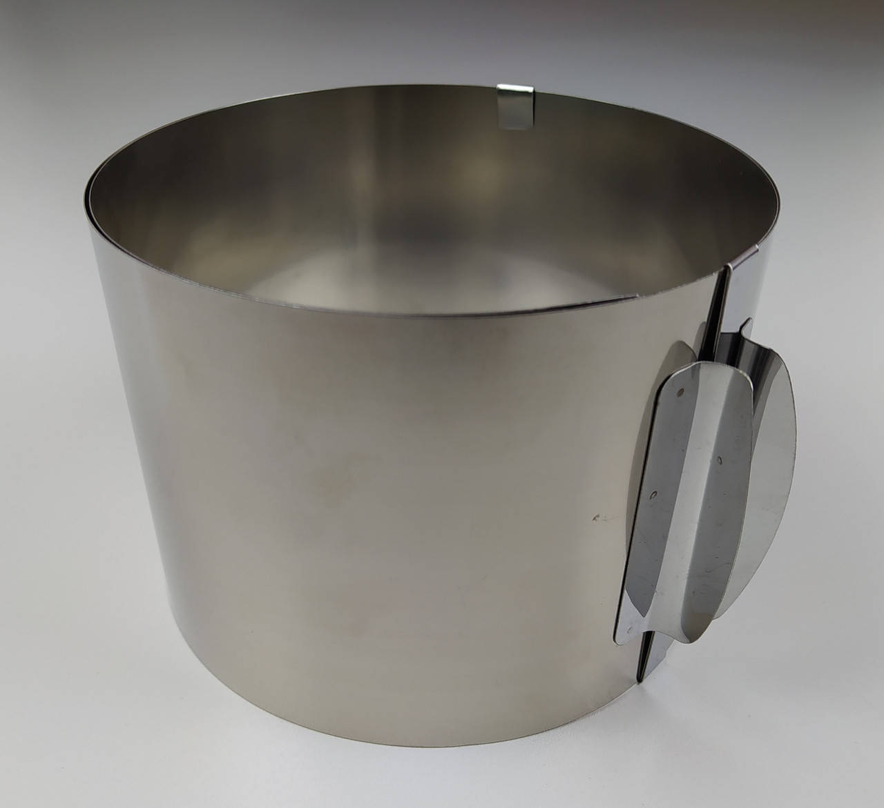 

Круглая раздвижная форма для выпечки нержавеющая сталь Ø 16 / 30 см, h-12 см.