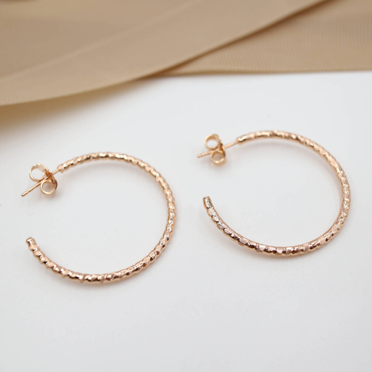 

Серьги гвоздики, Полукольца с напылением, медсплав Xuping, 18К