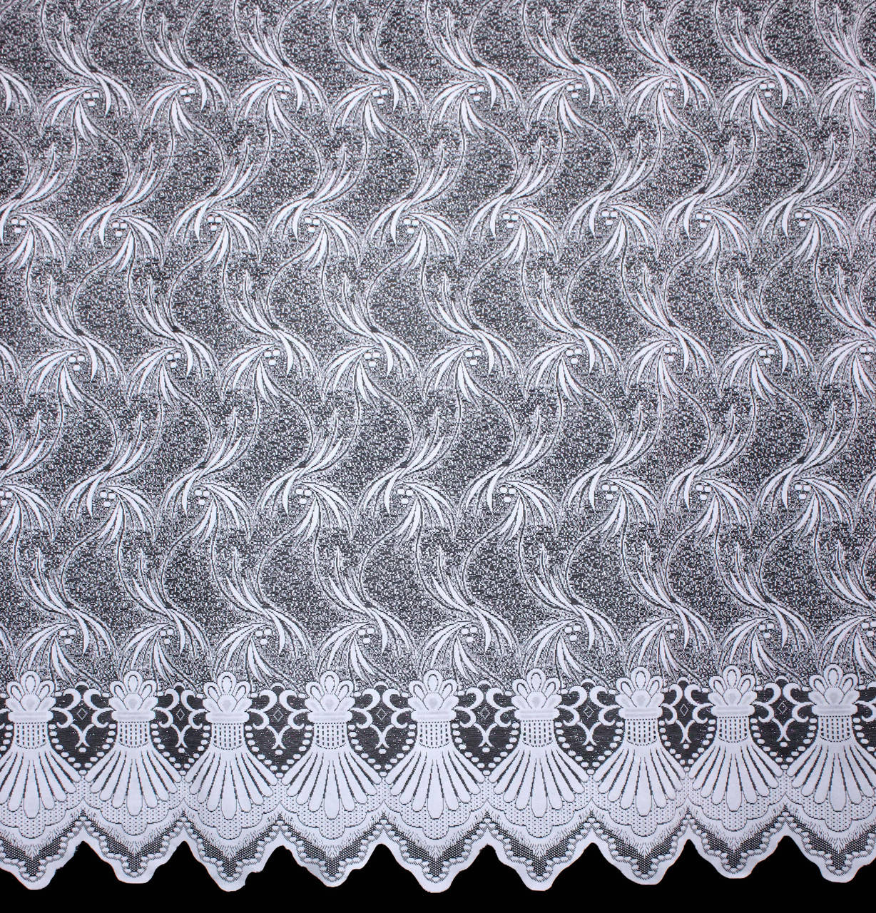 

Короткая тюль, высотой 1,2м., жаккард. Цвет белый. Код 728т