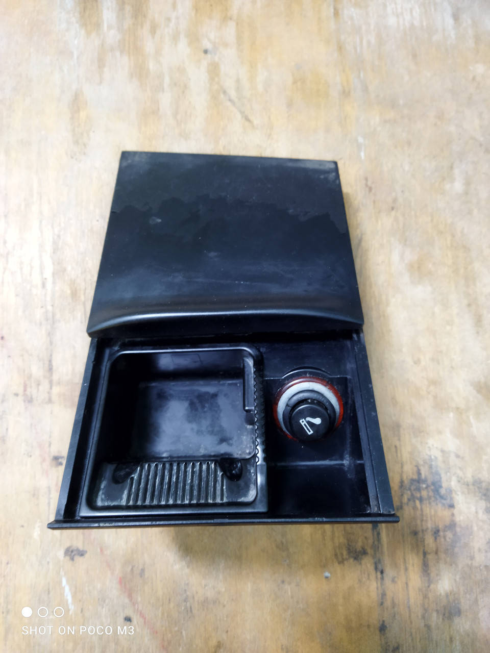 

Пепельница с прикуривателем VW Фольксваген Гольф 4 Golf IV 1997-2006 1J0857961G