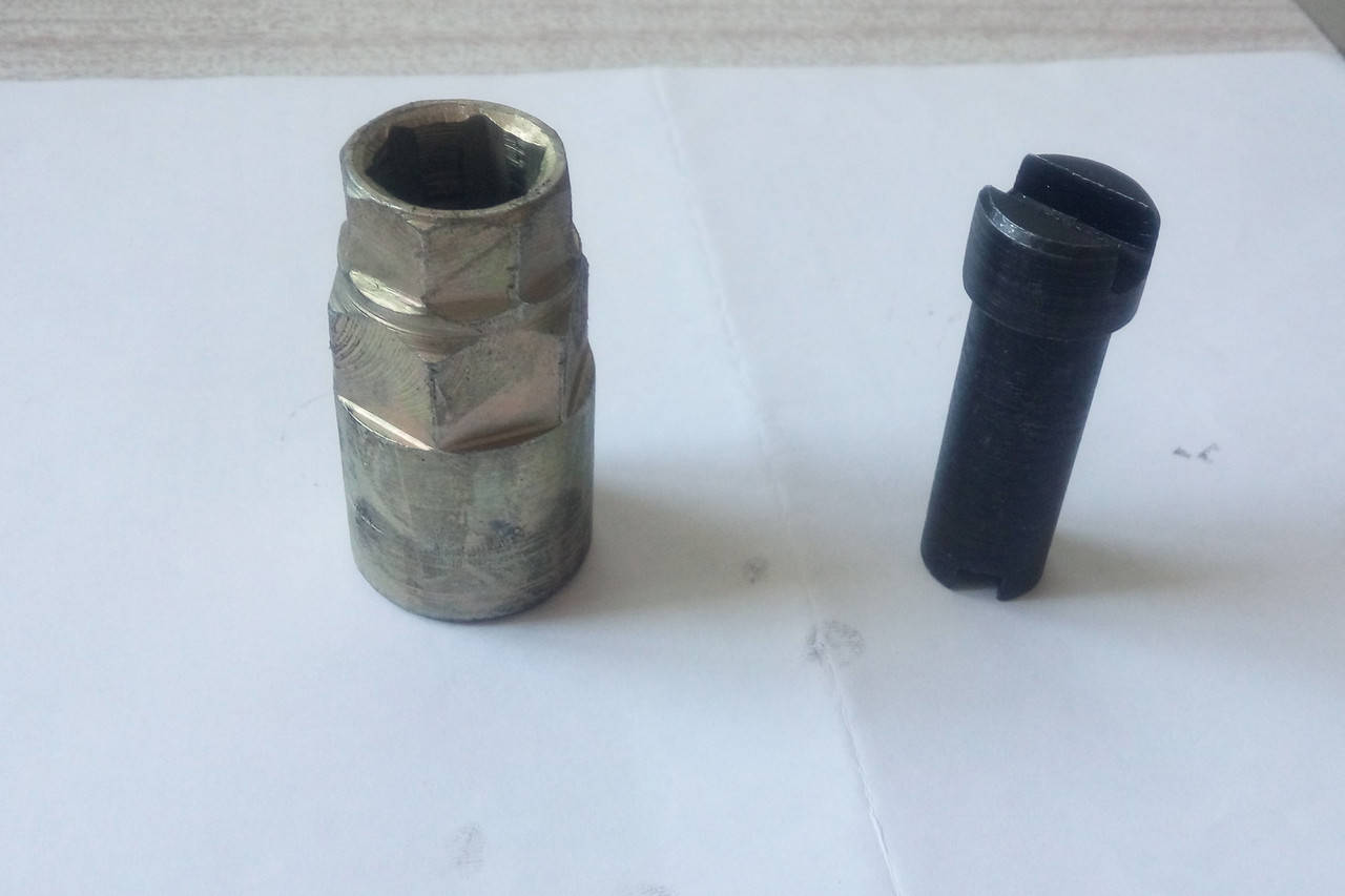 

Ключ для разборки передней стойки, рулевой рейки Ваз 2108/09 3в1 Каленный!