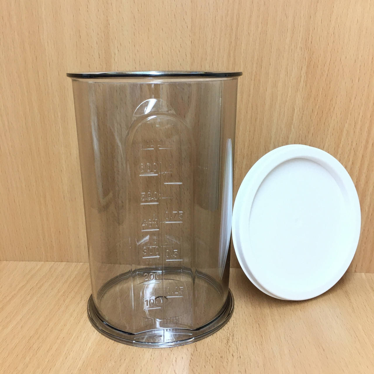 

Мерный пластиковый стакан с крышкой 600ml (657243) для блендера Bosch универсальный