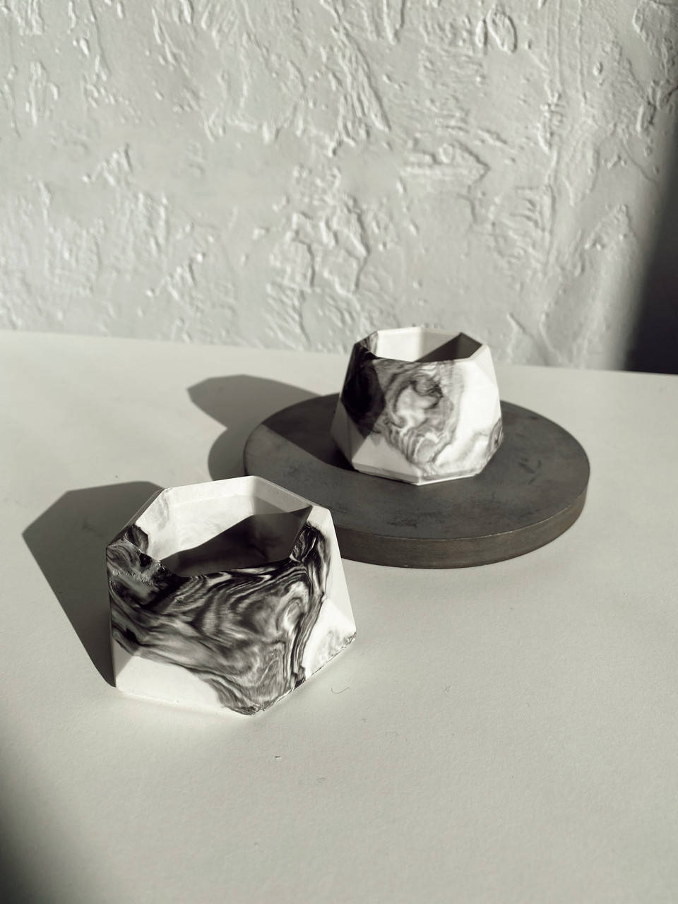 

Горшок из гипса. Кашпо для суккулентов. Гипсовое кашпо. Кашпо и подвазонник для растений. Вазон для растений Черный