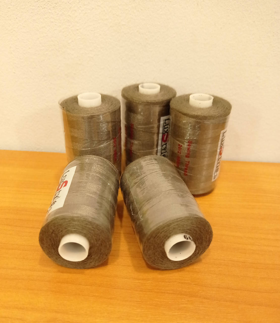 

Нитки швейные LuxStyle 20/2-500м (100% полиэстeр) №_399, Разные цвета