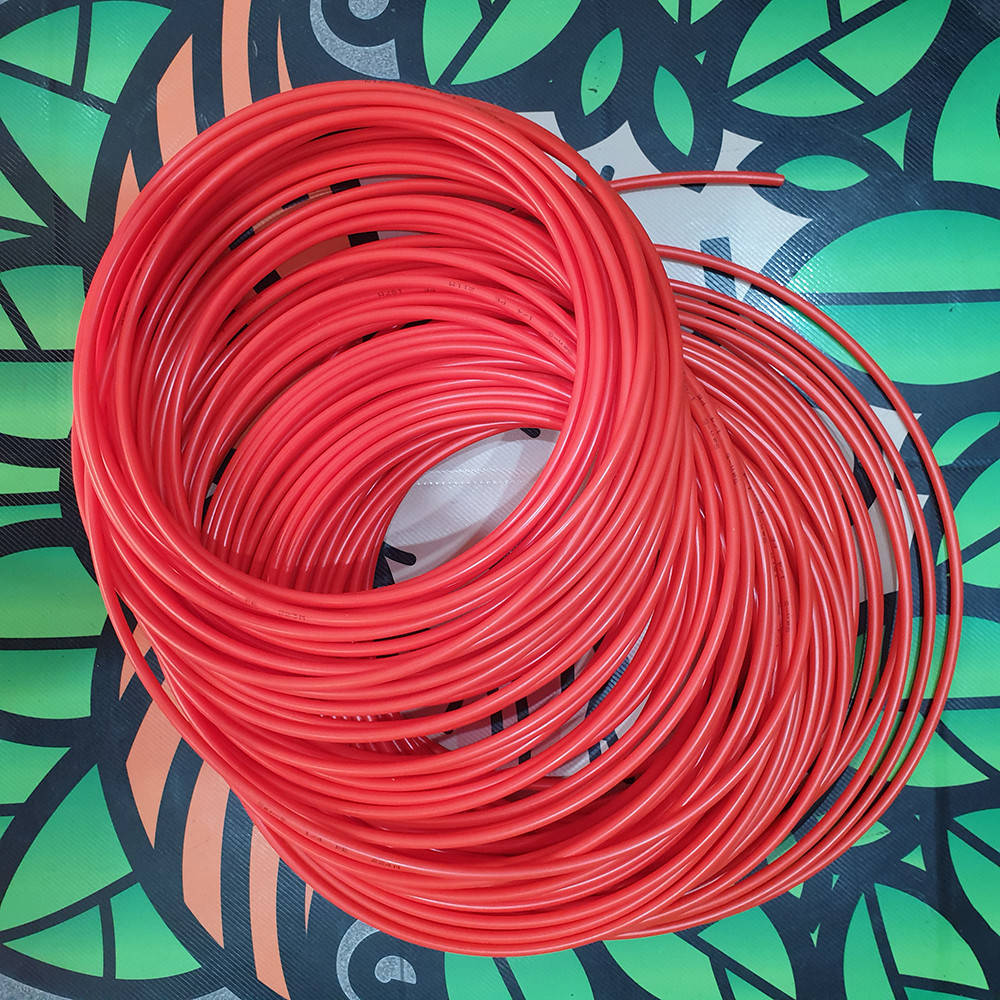 

Шланг пластиковый красный 6х4 мм.