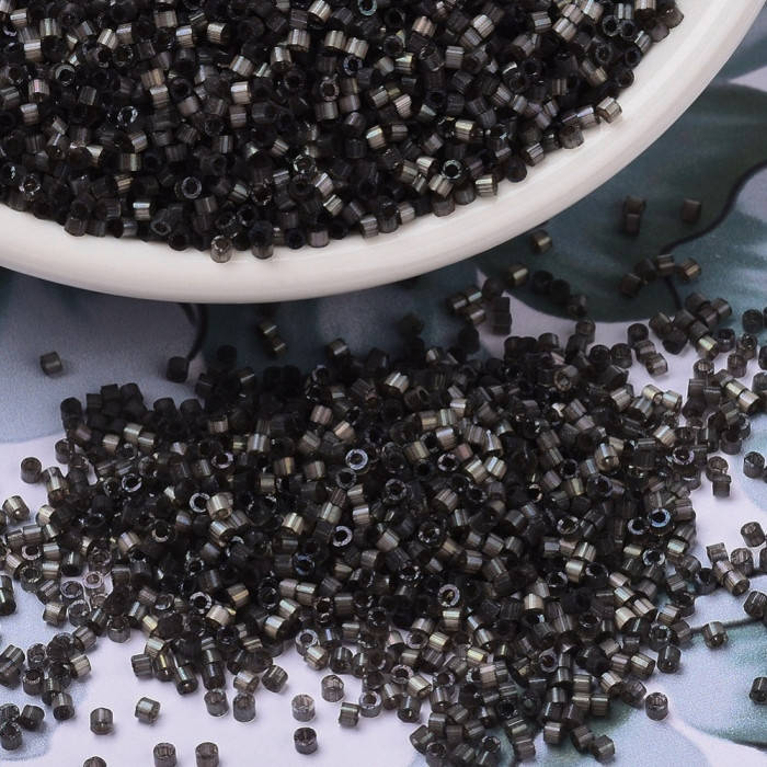 

Бисер MIYUKI Delica DB1818 11/0, 1.3х1.6мм, Отв-тие: 0.8мм, Серый, в 1 грамме 200шт,