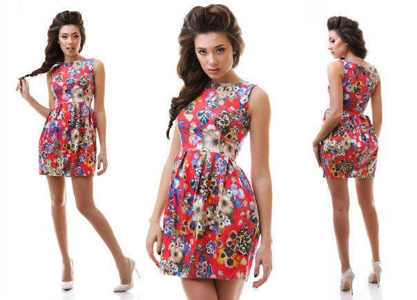 

Летнее стрейчевое платье с цветочным принтом