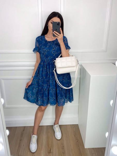 

Нарядное летнее шифоновое платье в цветочный принт до колена