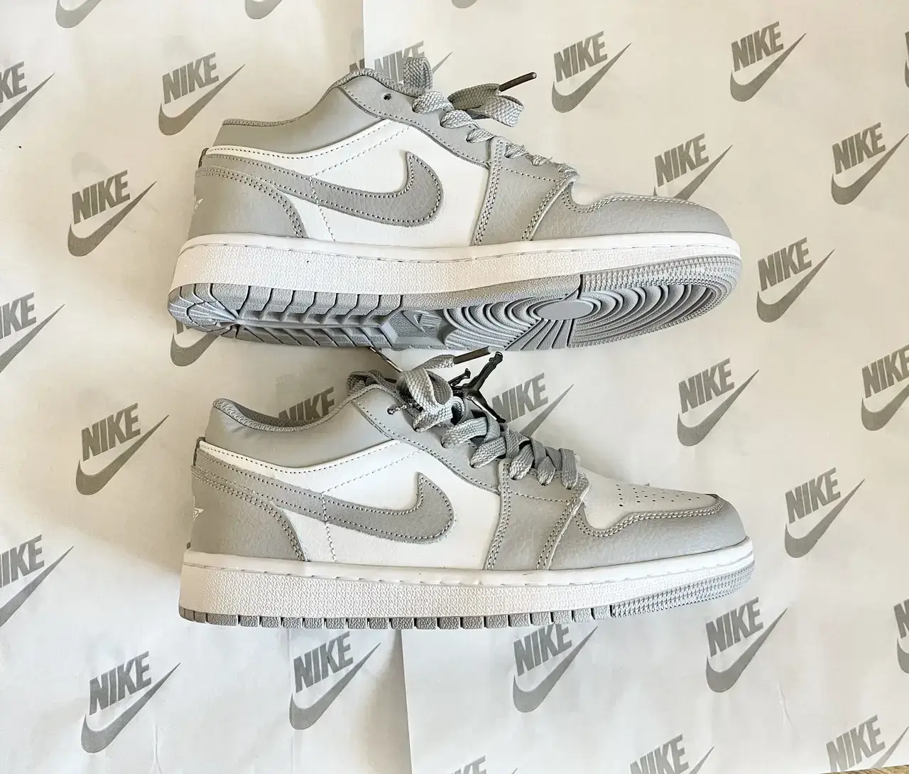 

Кроссовки Nike Air Jordan (Джорданы) 1 Gray/White (серо-белое) 39, Серый