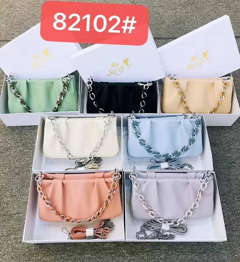 

Сумочка женская стильная прямоугольная на молнии с ремешком цепочкой в разных цветах Kuznec, Разные цвета