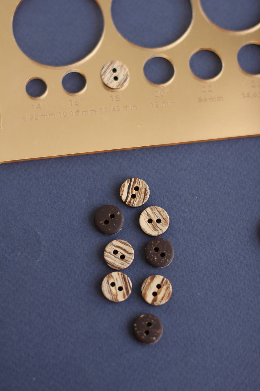 

Пуговицы под дерево 11.5мм, Бежевый