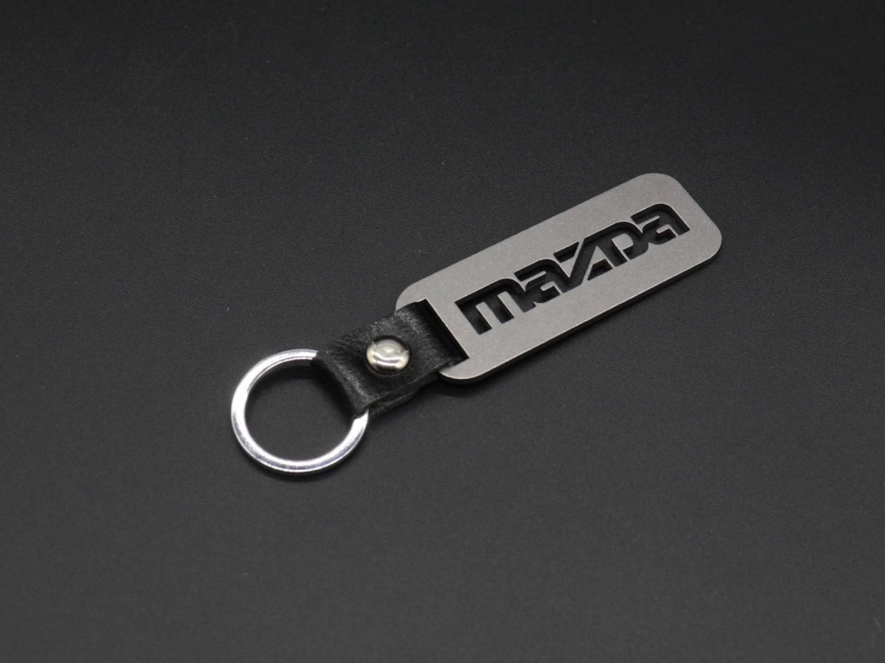 

Брелок металлический. Mazda. 10х2,5см, Коричневый