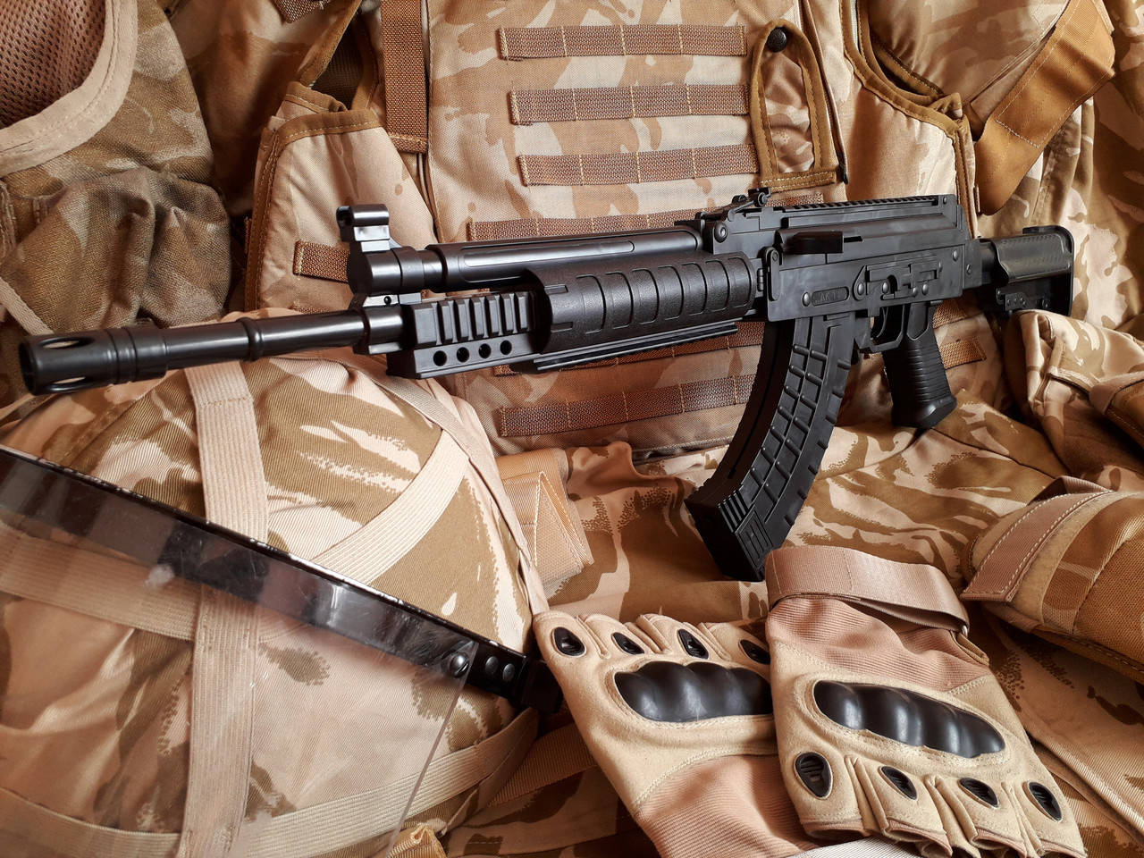 

Игрушечный автомат Калашникова АК - 12 на пластиковых шариках 6мм., Черный