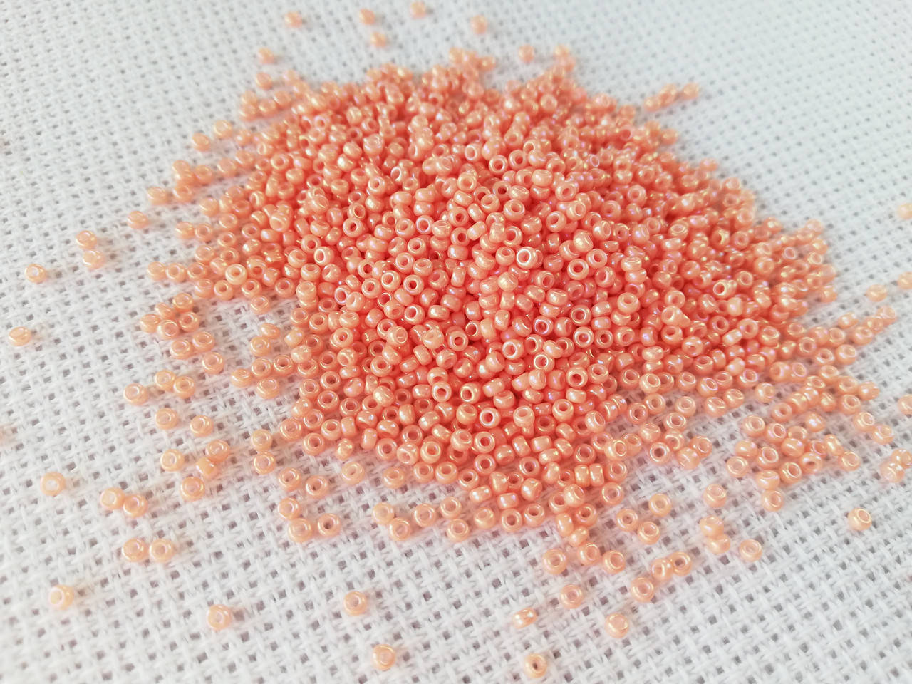 

Японський бісер Miyuki Круглий 11/0 0596 - Opaque Salmon Luster