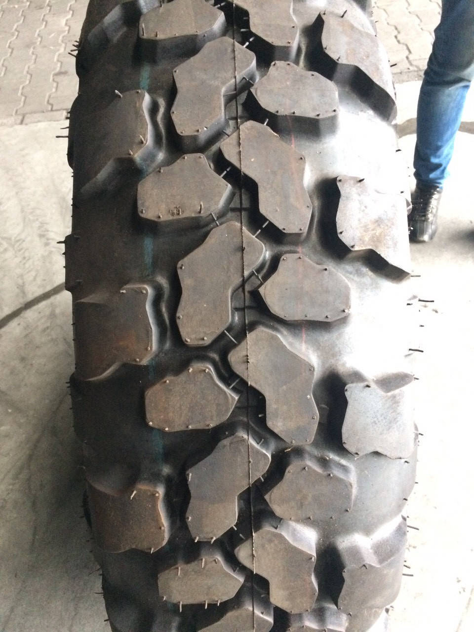 

365/90R18 (13.00R18) 140К DT-64 TL Snaga Dneproshina