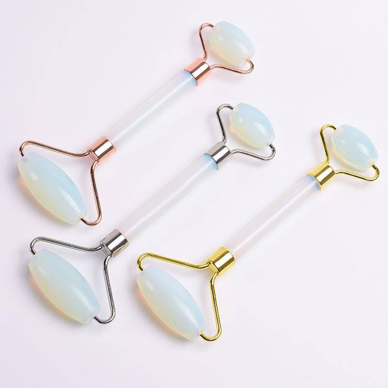 

Массажер роллер для лица из лунного камня.