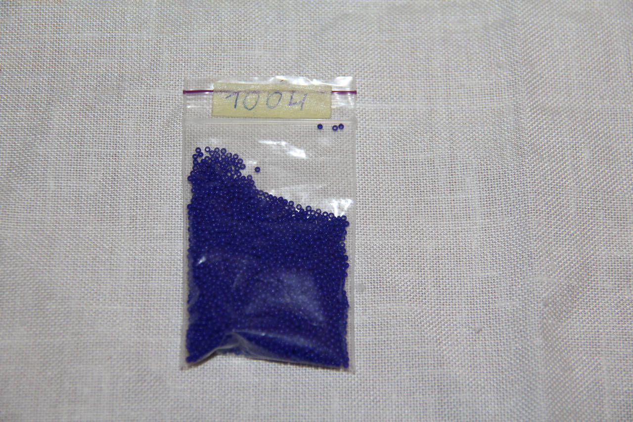 

Бисер чешский, микро. Пресциоза. №18. Цвет синий, прозрачный. №1004. Упаковка 10 грамм.