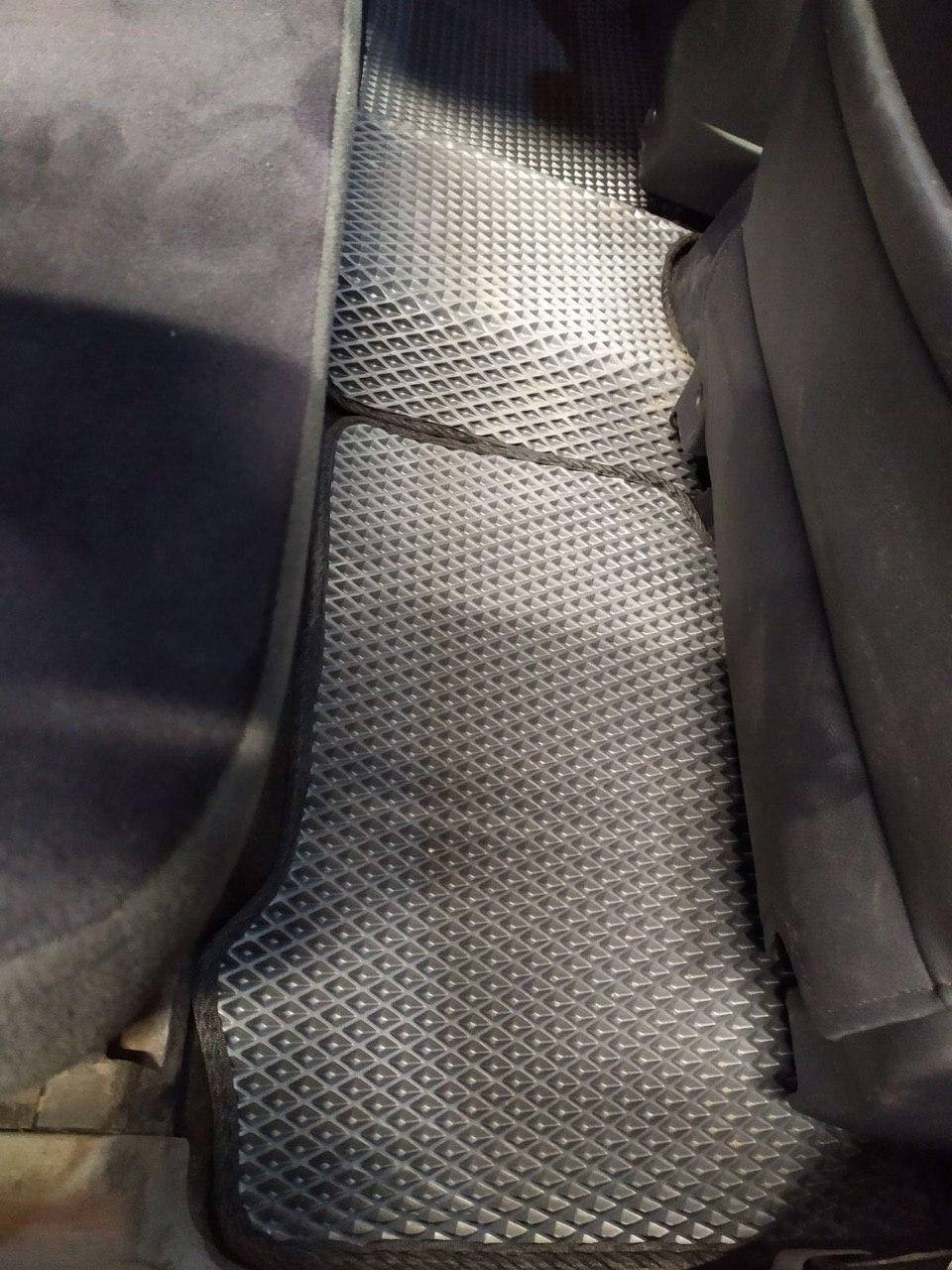 

Mitsubishi Grandis 7 місць 3 ряд (2003 - 2011) ЄВА, ЭВА, EVA автоковрики. EVA коврики, ЕВА коврик, EVA килимки