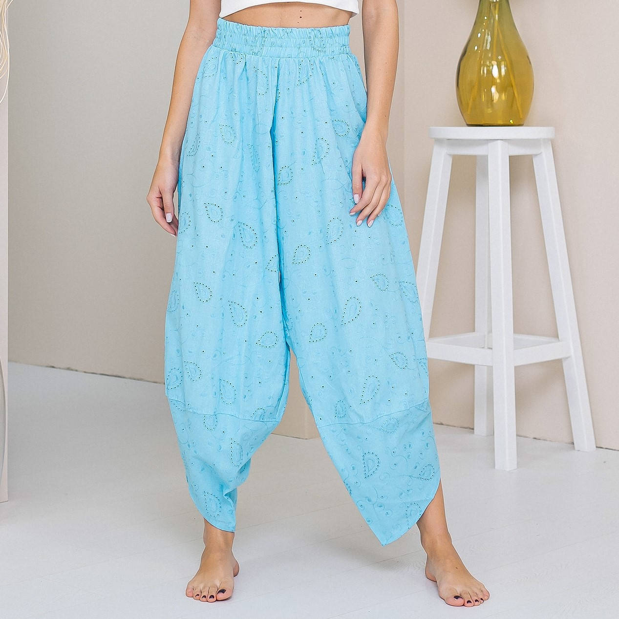 

Стильные модные свободные женские штаны шаровары голубого цвета . Пояс резинка., Голубой