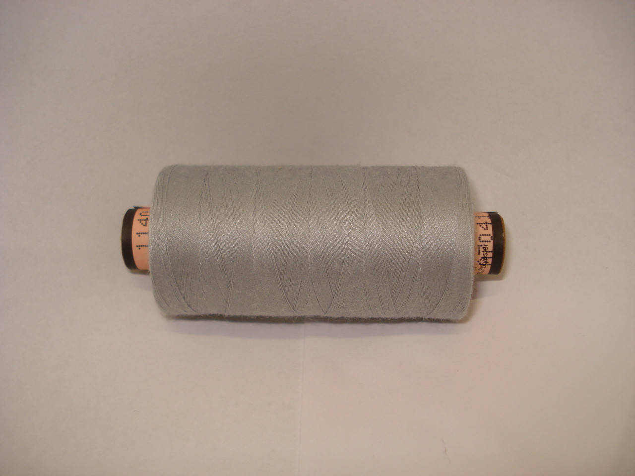 

Нитка AMANN Saba c №120 1000м.col 1140 св.серый
