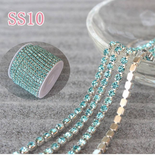 

Стразовая цепь ss10(2,8mm) высокого качества.Цвет Aquamarine(бирюза) .1м