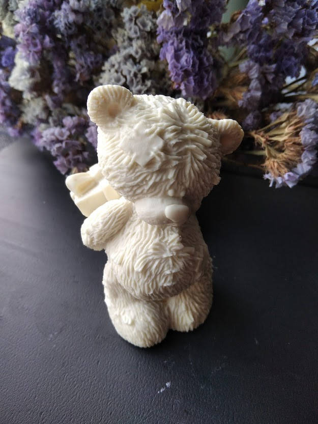 

Шоколадная фигурка "Мишка тедди с подарком"