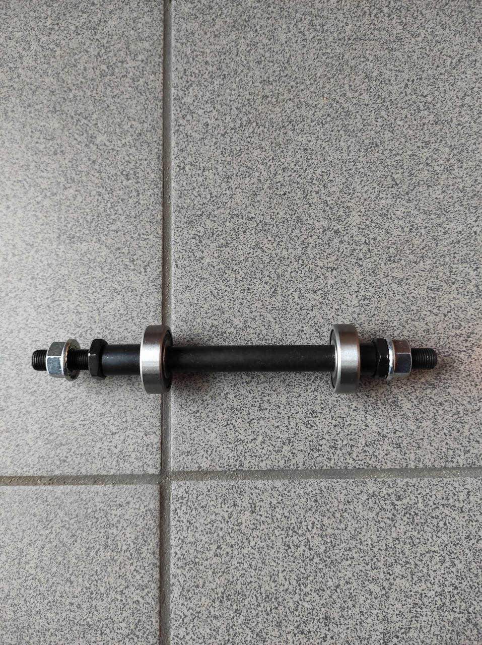 

Ось задняя на пром. подшипнике