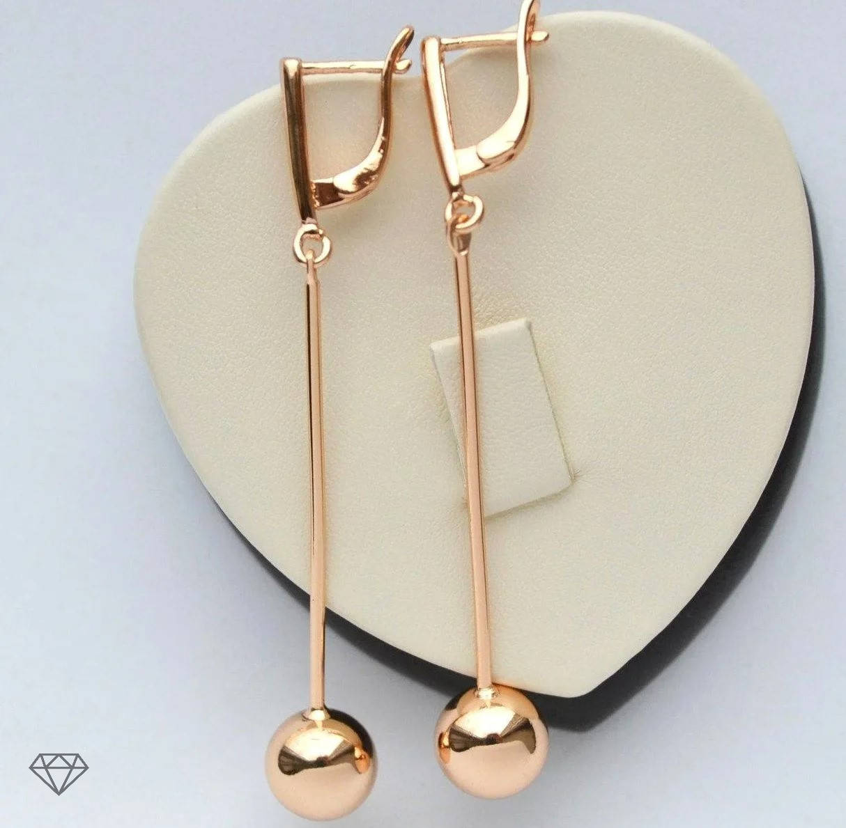 

Серьги с подвесками шарики покрытие золотом 18к. шарик 8 мм.