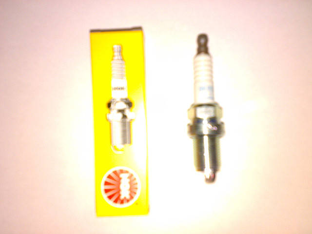 

Свеча зажигания NGK BKR5ES-11.