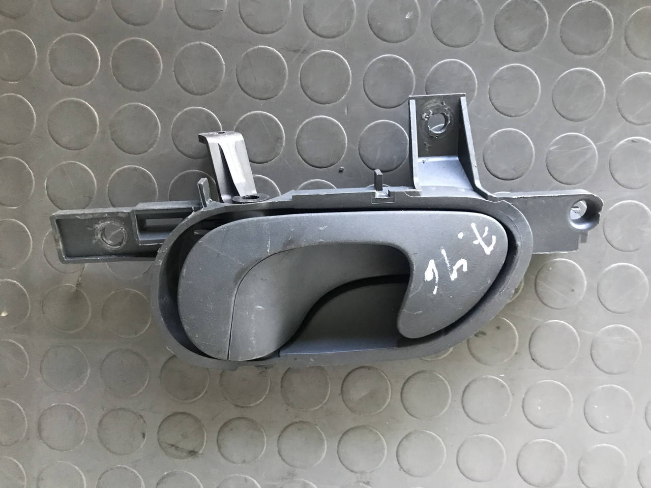 

Ручка двери передней правой внутренняя Citroen Jumpy 1995-2007 1470970077