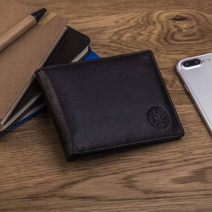 

Мужской кожаный кошелек Betlewski с RFID 9,5 х 11,5 х 1,8 (BPM-GTN-66) - черный