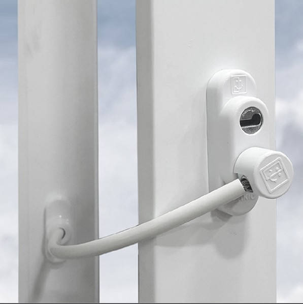 

Замок безопасности на окно детский с тросом Penkid. Оригинал. Белый цвет