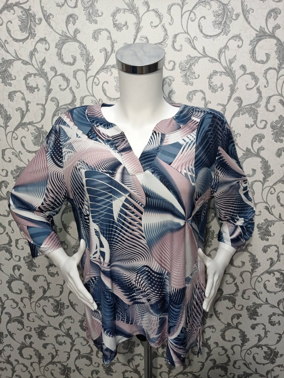 

Блуза женская 3/4 рукав вискоза с цветным принтом 52 54 пудра