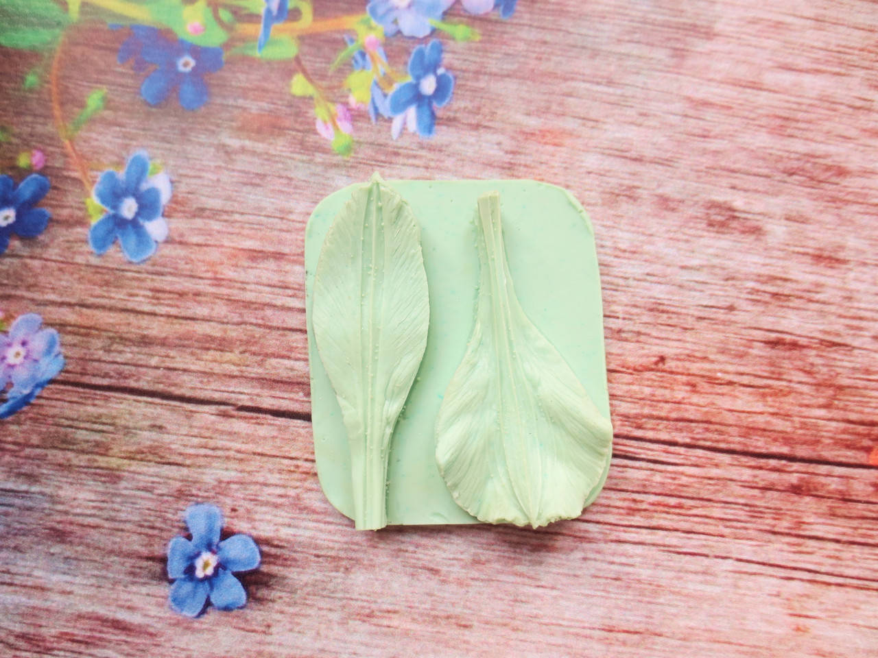 

Молд "Лепестки альстромерии" (р-р 4,5 х 2,5 см, 5 х 1,8 см), 2 шт