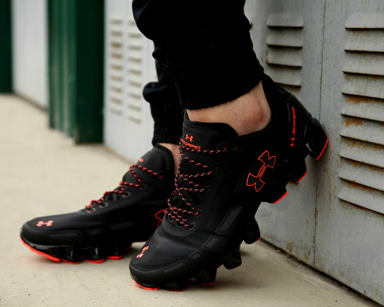 

Мужские кроссовки Undeer Armour Scorpio Running black/orange 43
