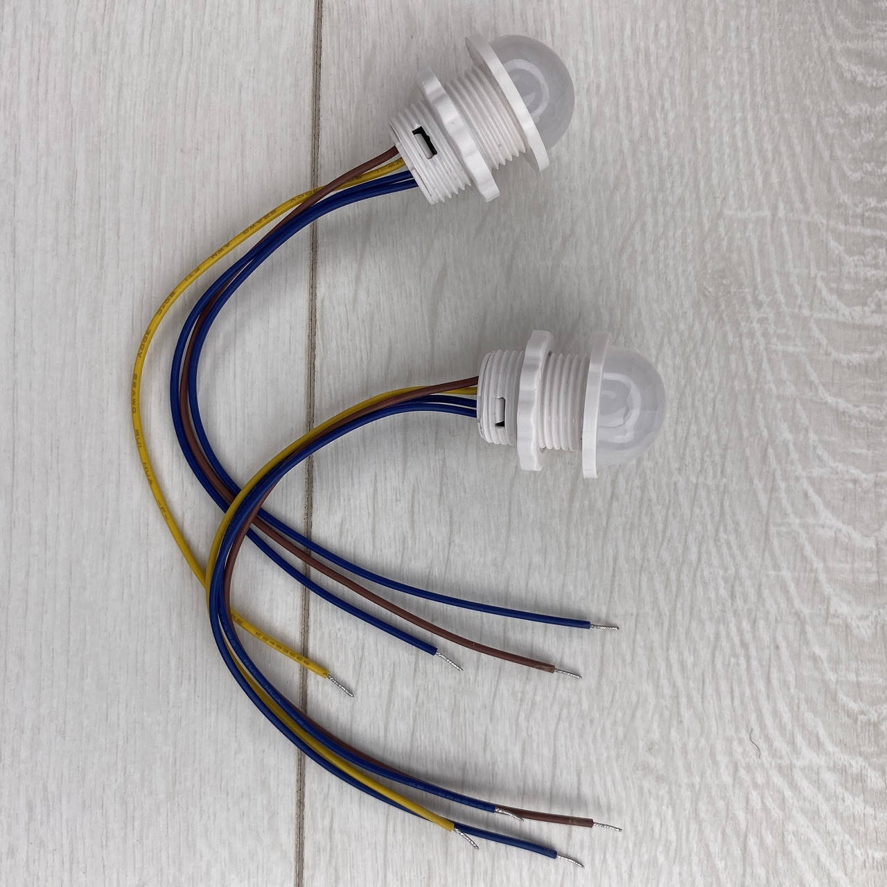 

Врезной белый инфракрасный датчик движения 220вольт для включения света светодиодных ламп 45w