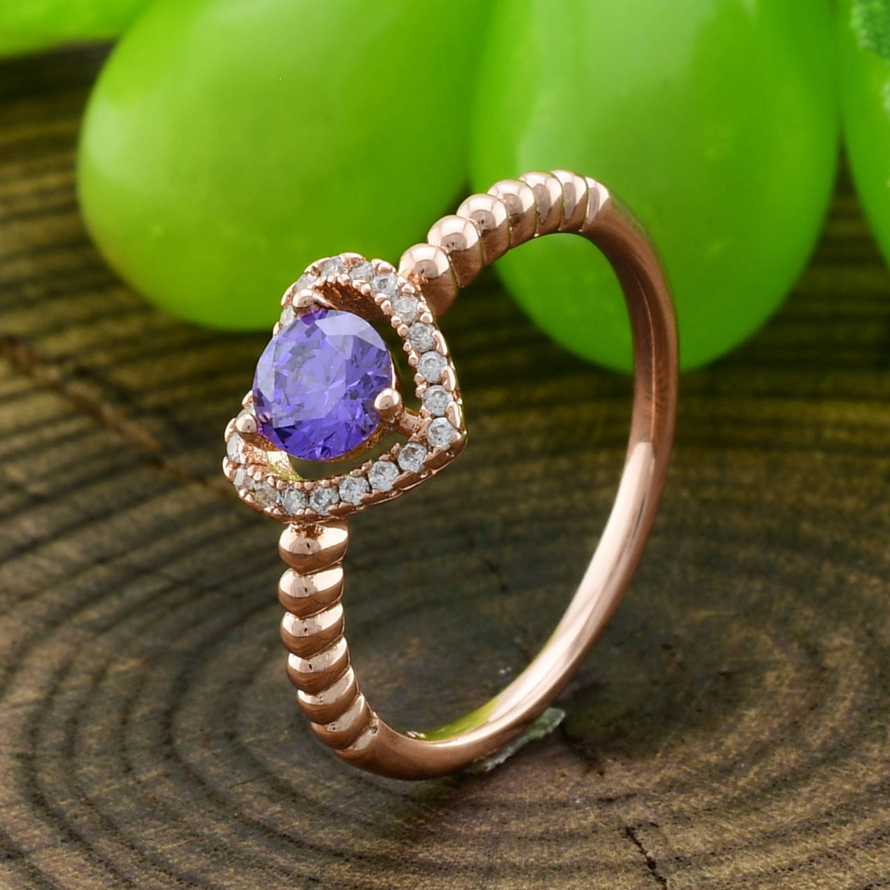 

Кольцо Xuping 14109 ширина 9 мм сиреневые фианиты позолота РО размер 20