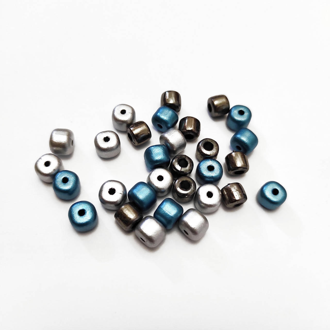 

Бусины цилиндр 0,6 см микс ( набор 30 шт)