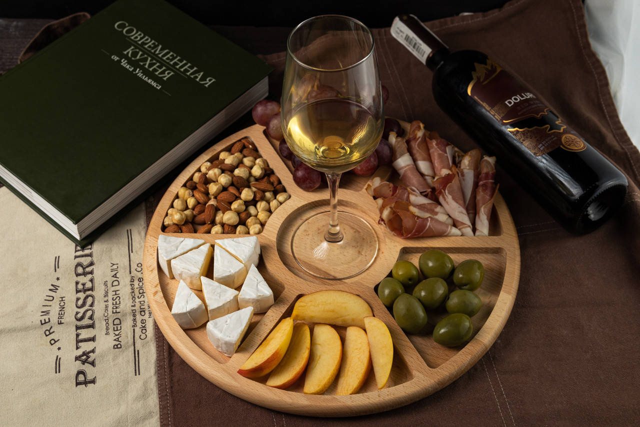 

Менажница деревянная большая доска для подачи блюд Wood Steel 35 см. круглая из бука на 7 секций, двусторонняя