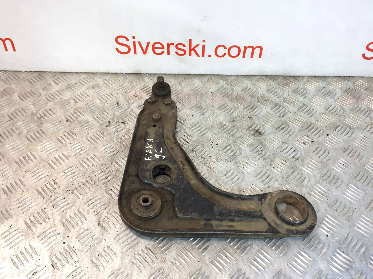 

Рычаг передней подвески правый Ford Fiesta MK3