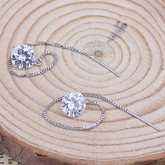 

Серебристые висячие серьги с фианитом