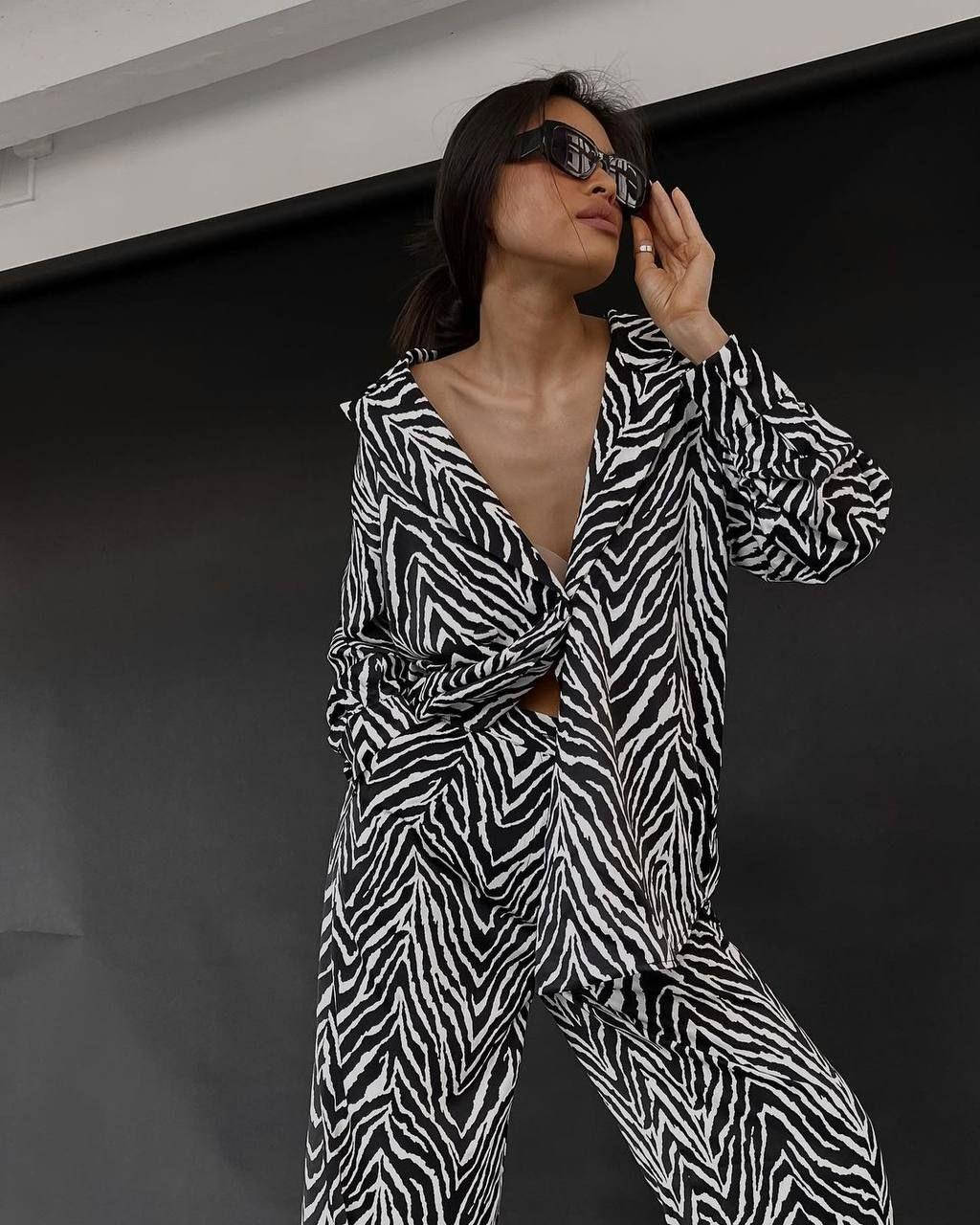 

Женский костюм двойка ( блузка + штаны ) , ткань : штапель зебра РИ-847