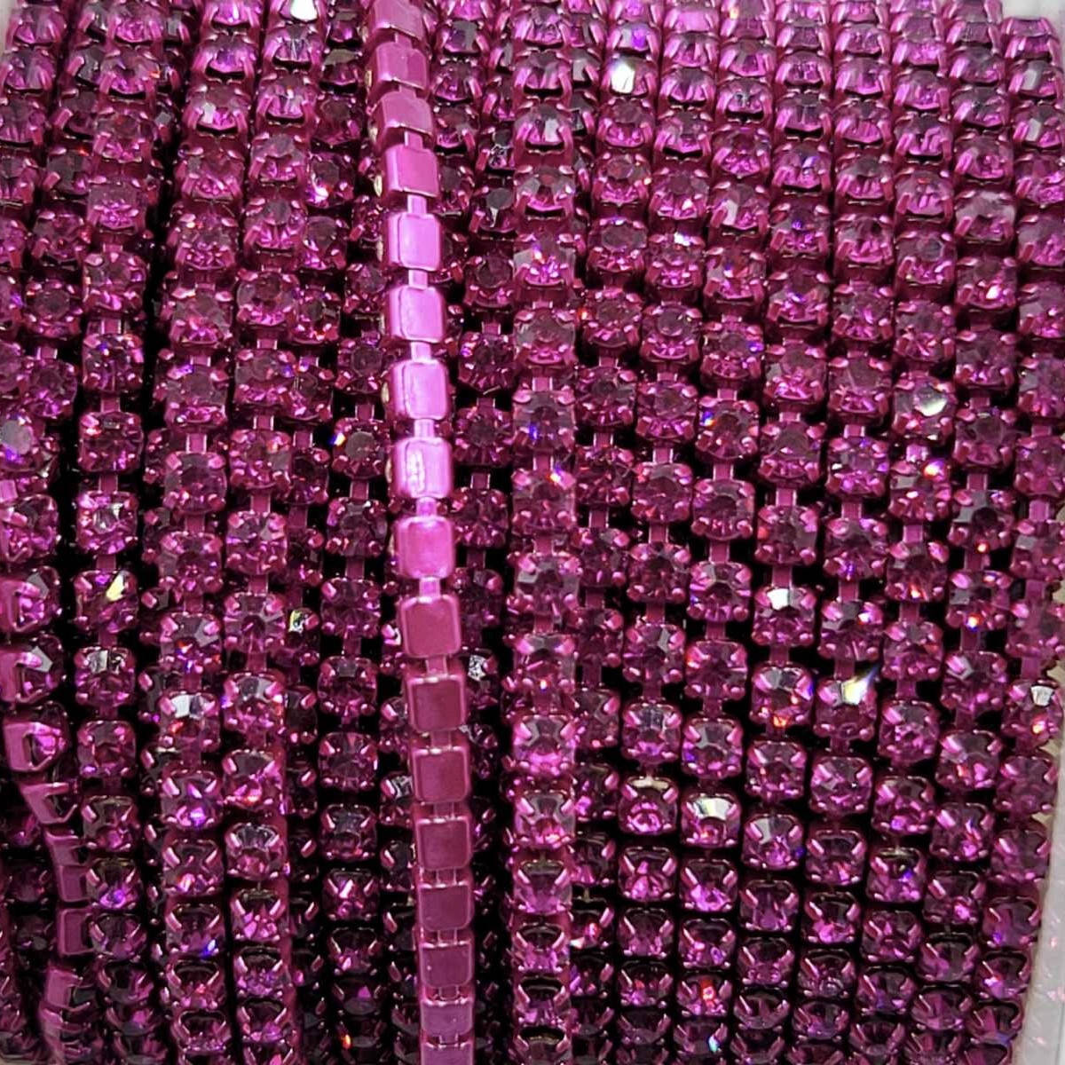 

Стразовая цепь ss6 (2 мм) цвет фуксия в однотонном металле 10 ярдов А-27 (fuchsia)