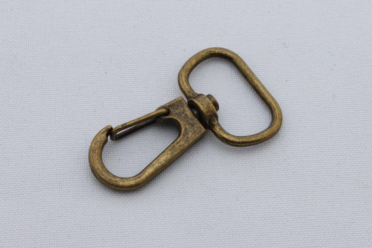 

Карабин для сумки, ширина - 19 мм, цвет - антик, артикул СК 5431